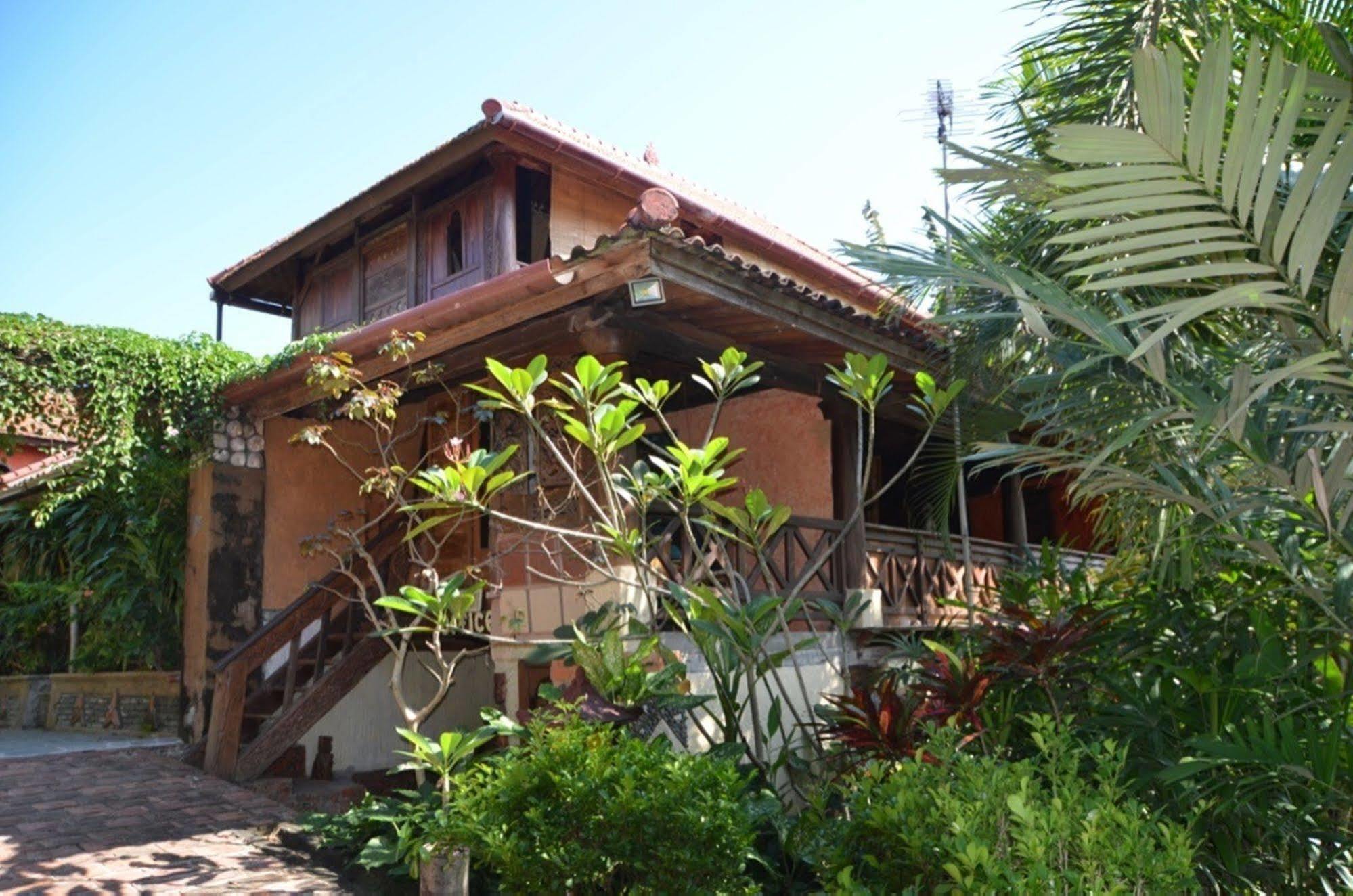 Stanley Lombok Hotel Mataram Exterior photo