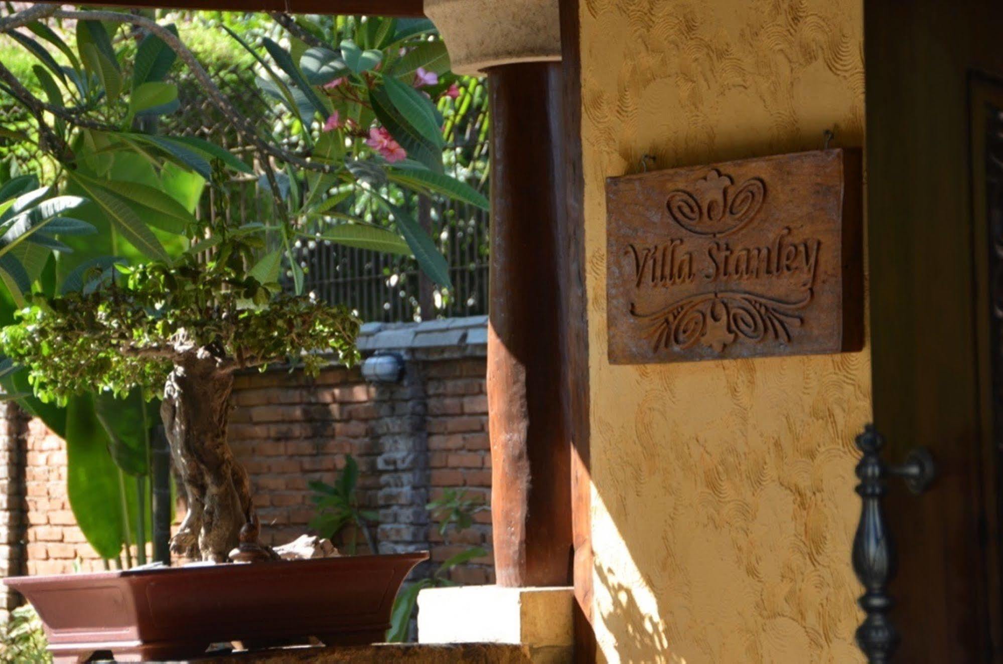 Stanley Lombok Hotel Mataram Exterior photo