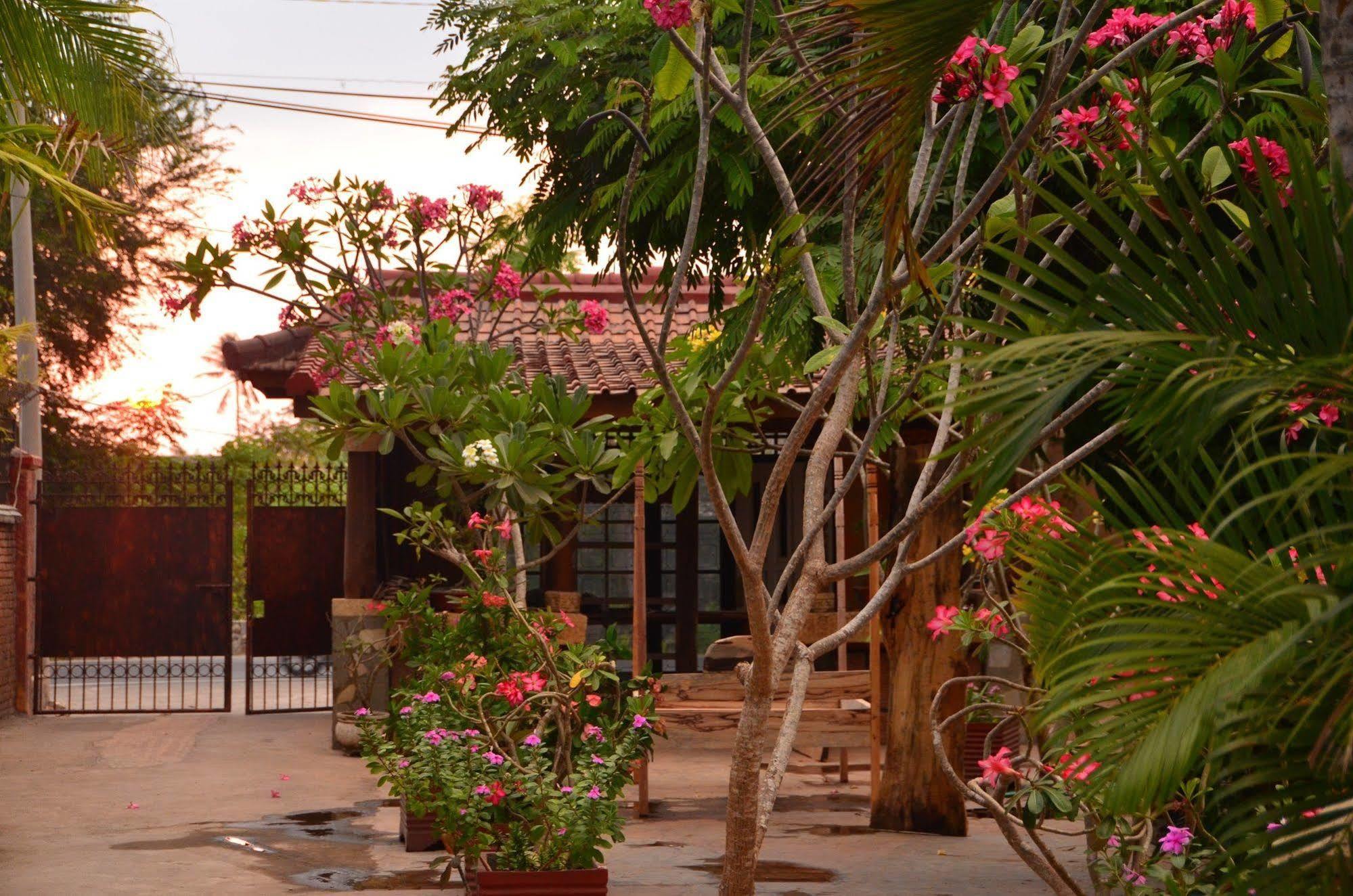 Stanley Lombok Hotel Mataram Exterior photo